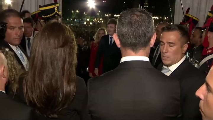 Lo que mostró Senado TV que la transmisión oficial eludió