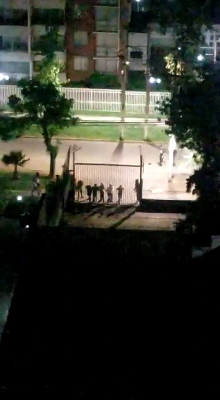 Violencia en las calles de la comuna de Macul, centro sur de Santiago de Chile