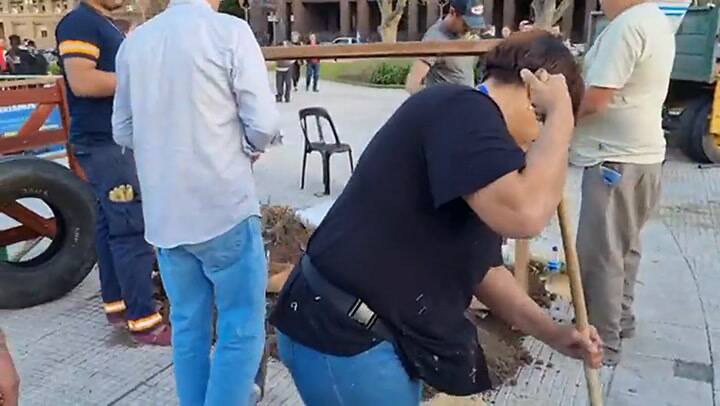 Tractorazo, limpieza de Plaza de Mayo
