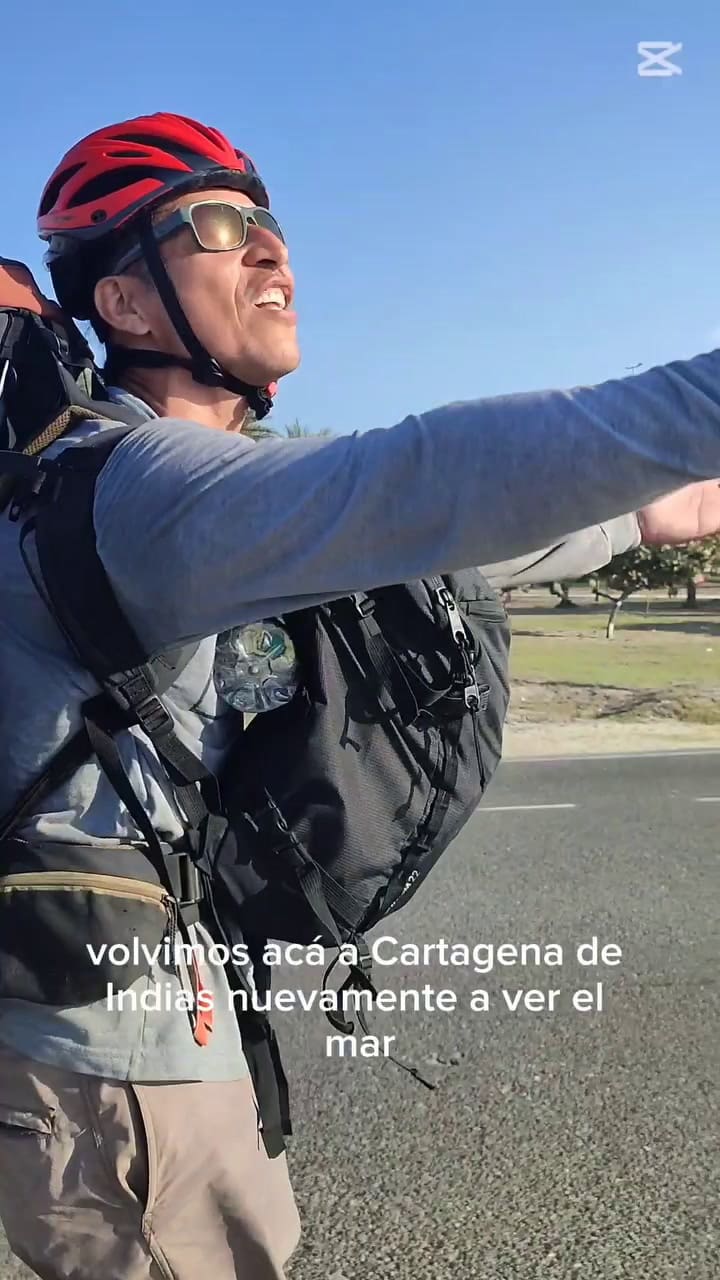 La pareja busca cruzar el continente en patines