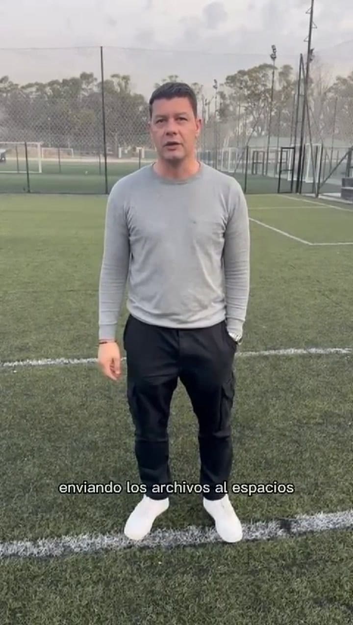 Sebastián Battaglia mandó una campaña publicitaria que de los clubes SB5 al espacio