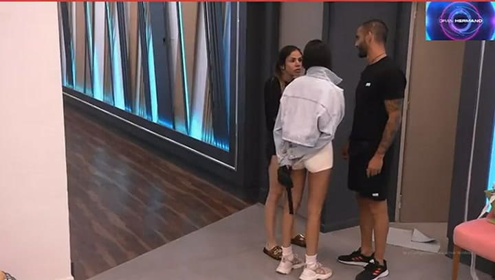 Maxi y Juliana buscan un punto ciego de las cámaras de Gran Hermano para tener relaciones