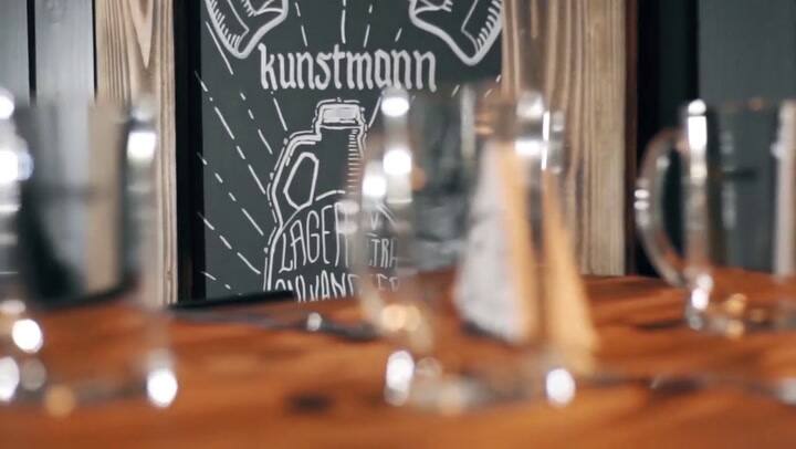 Armín Kunstmann, junto a un grupo de invitados, crearon una nueva cerveza colaborativa