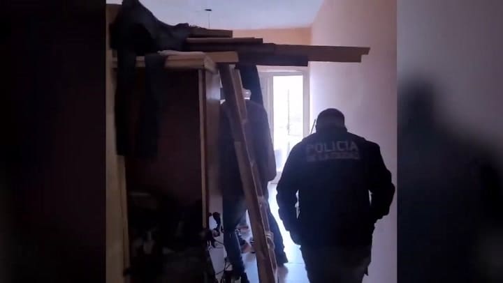 GIF robo Marketplace