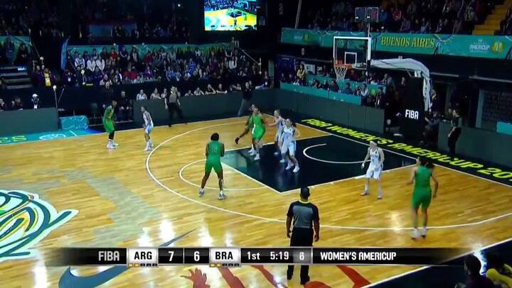 La selección argentina de básquetbol logró un histórico triunfo ante Brasil