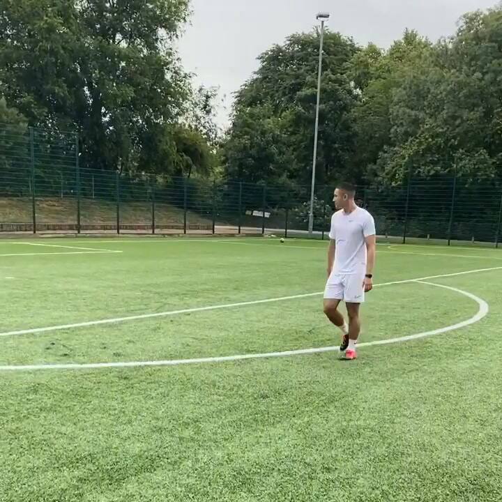 El futbolista “más rico del mundo” mientras entrena