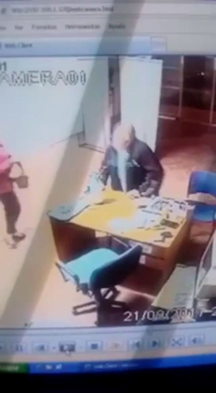 Mendoza: una cámara registró a un jefe de Anses golpeando a su secretaria