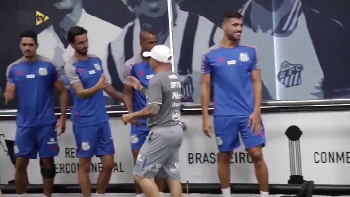 Sampaoli dirigió su primera práctica en Santos - Fuente: Twitter @SantosFC