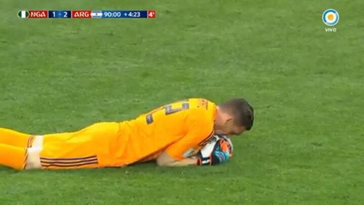 Armani se quedó con la pelota y la Argentina festejó la clasificación - Fuente: TV Pública