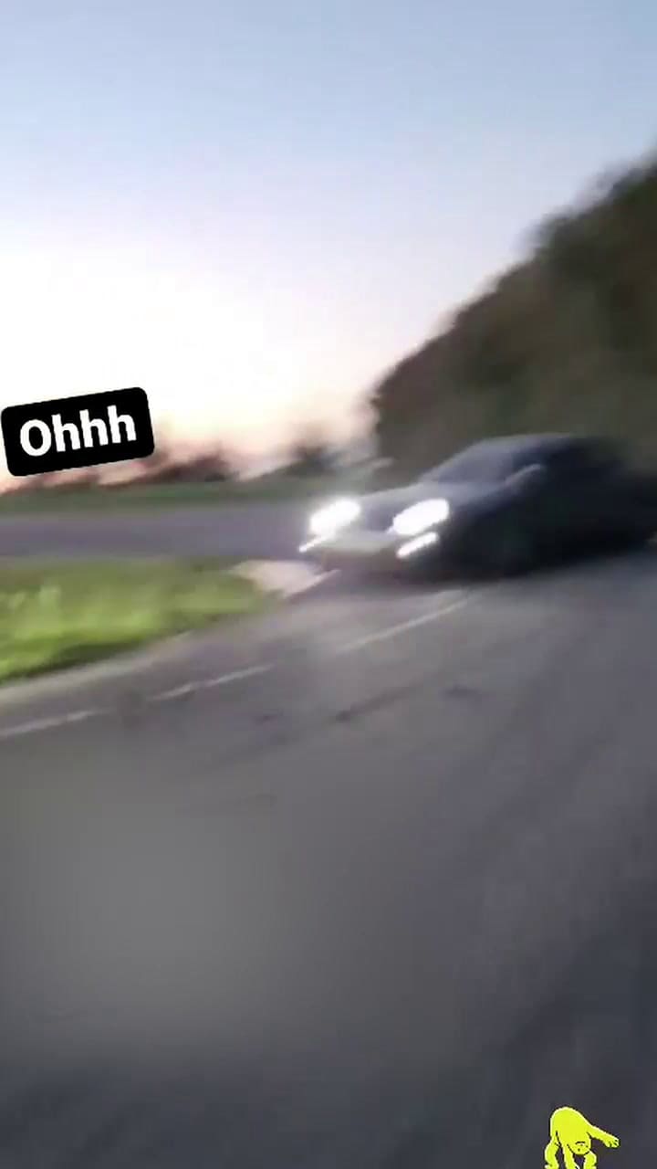 Corren picadas y hacen trompos en la ruta