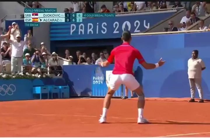 Nole Djokovic festejó su medalla dorada en los Juegos Olímpicos al vencer a Carlos Alcaraz