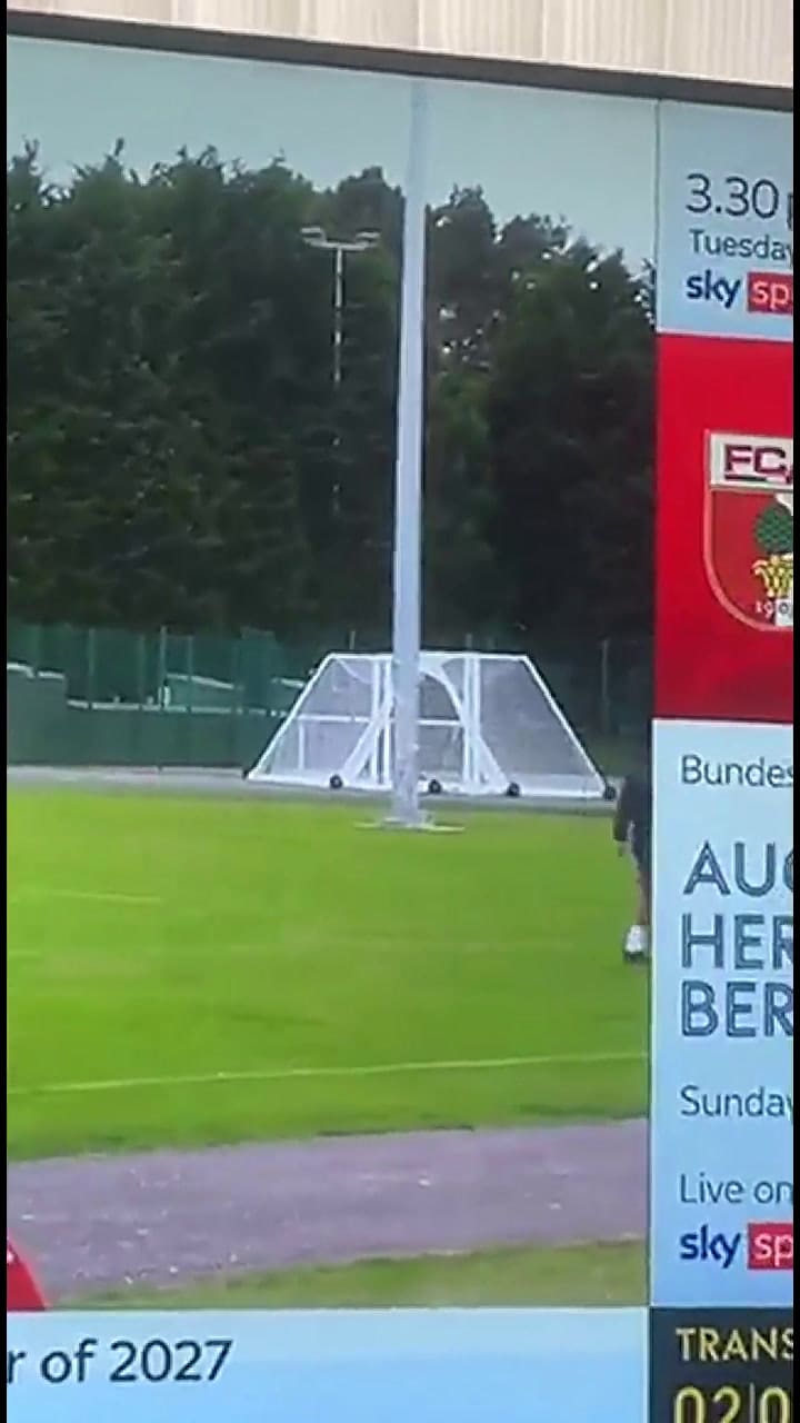 Diego Maradona 'apareció' en el entrenamiento del Dundee United, Escocia