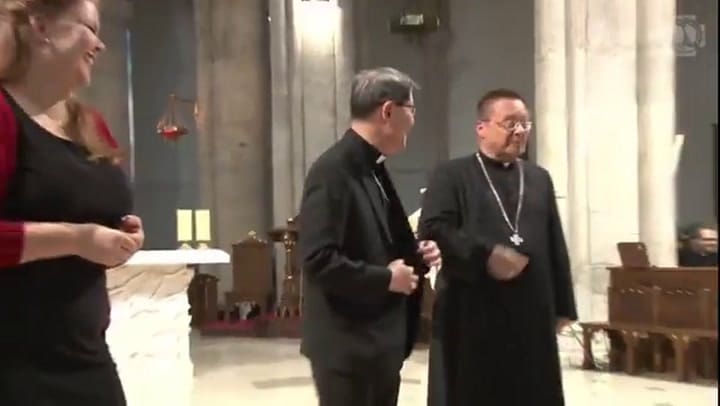 Luis Antonio Tagle bailando en la reunión presinodal de 2018 con jóvenes en Polonia