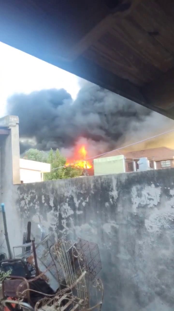 Incendio en un depósito de Morón