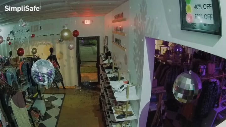 El momento en el que robaron una tienda de West Palm Beach durante Año Nuevo