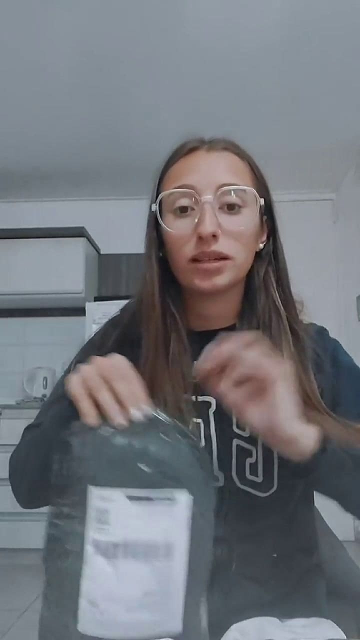 Compró una campera usada y se llevó una desagradable sorpresa