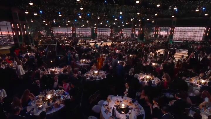 El creador de 'Successsion' hizo un chiste sobre Carlos III en los Premios Emmy 2022.