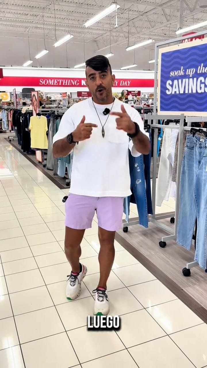 Un latino comparó los precios en Ross y Burlington