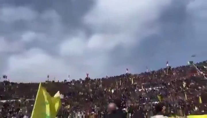 Durante el funeral, aviones de combate israelíes realizaron un sobrevuelo a baja altura