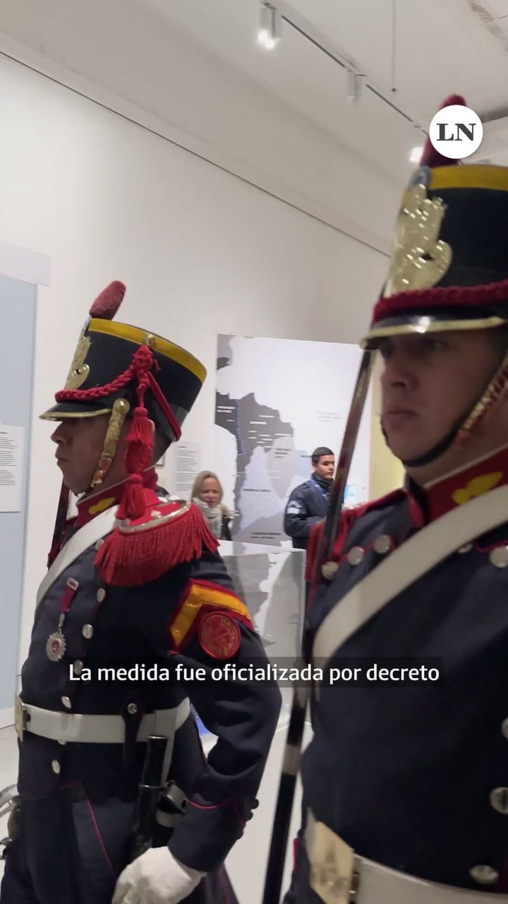 Sacan el sable corvo de San Martín del Museo Histórico Nacional y se lo dan a los Granaderos