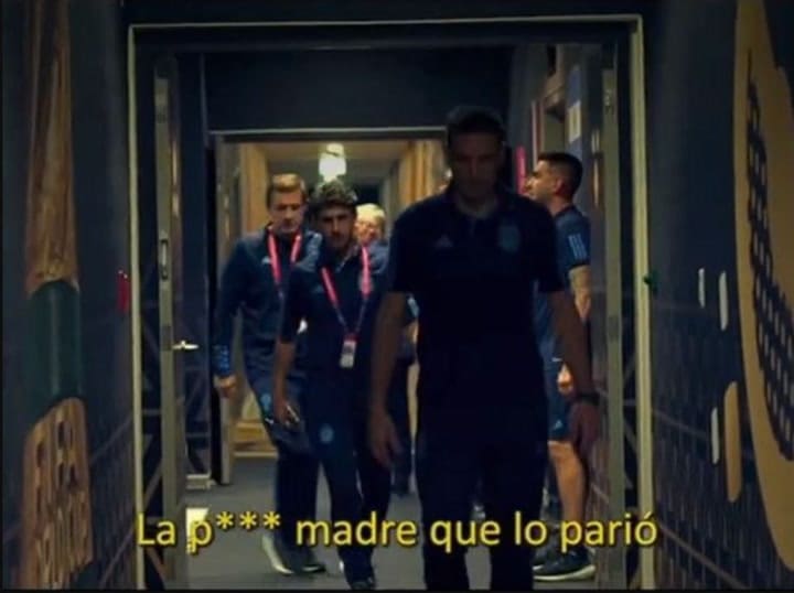 La imagen de Lionel Scaloni desencajado con los jugadores en la final ante Francia en Qatar 2022
