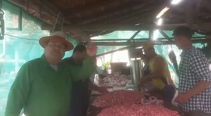 Emerenciano Sena hace chorizos en Colonia Tres Horquetas, un día después del crimen de Cecilia