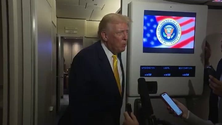 Exabrupto de Trump en el avión presidencial