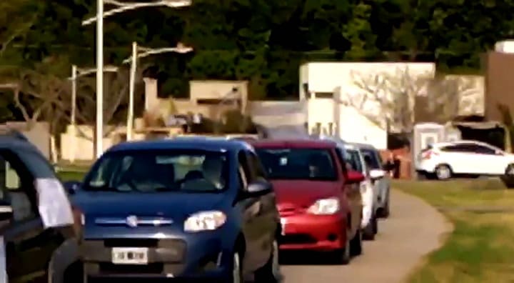 Protestas en la puerta de la casa de Ricardo Lorenzetti