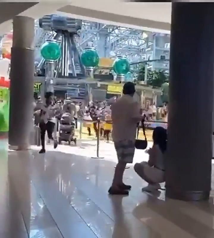 Un hombre irrumpió en un shopping de Estados Unidos, sacó un arma y comenzó a disparar