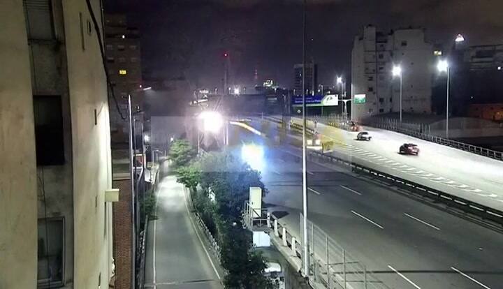 El impactante choque de frente entre los dos autos - Fuente: AUSA