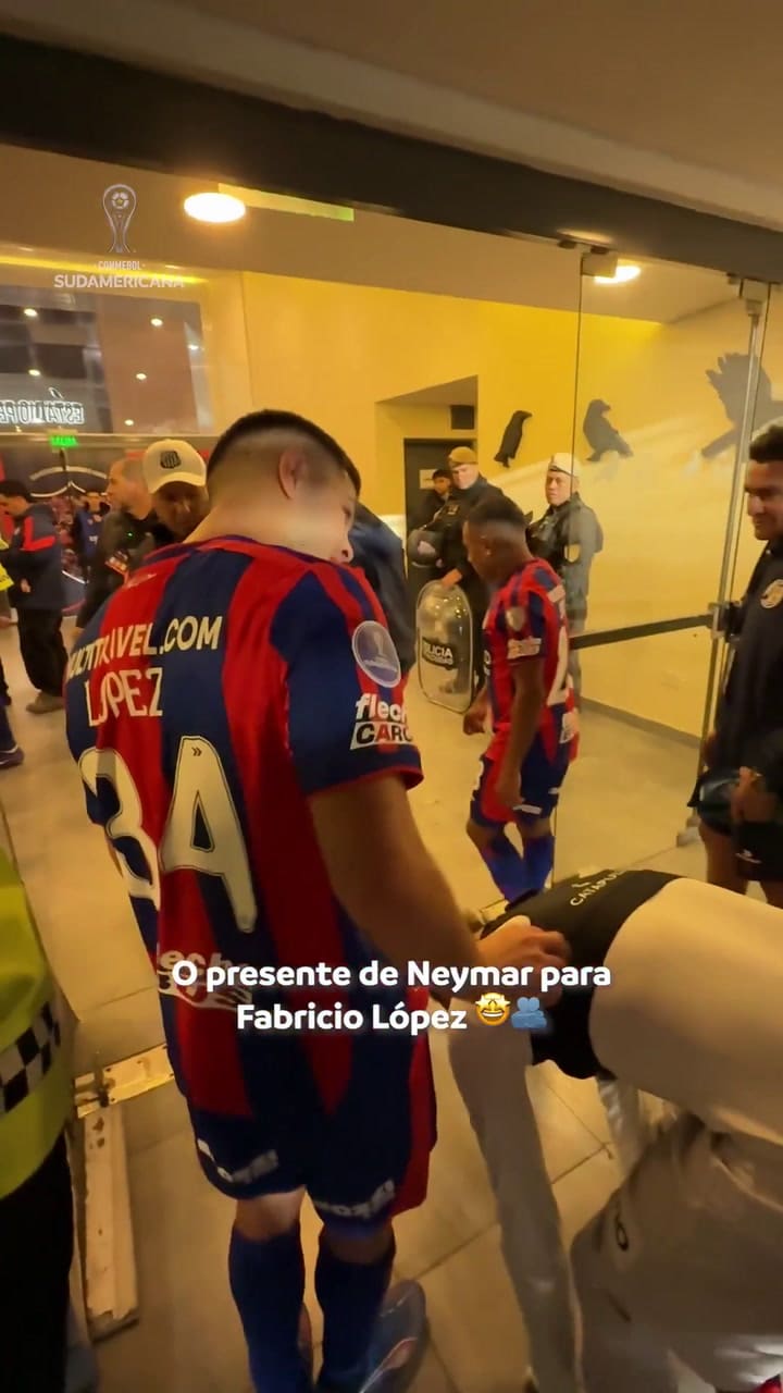 Neymar regaló toda su indumentaria a los jugadores de San Lorenzo
