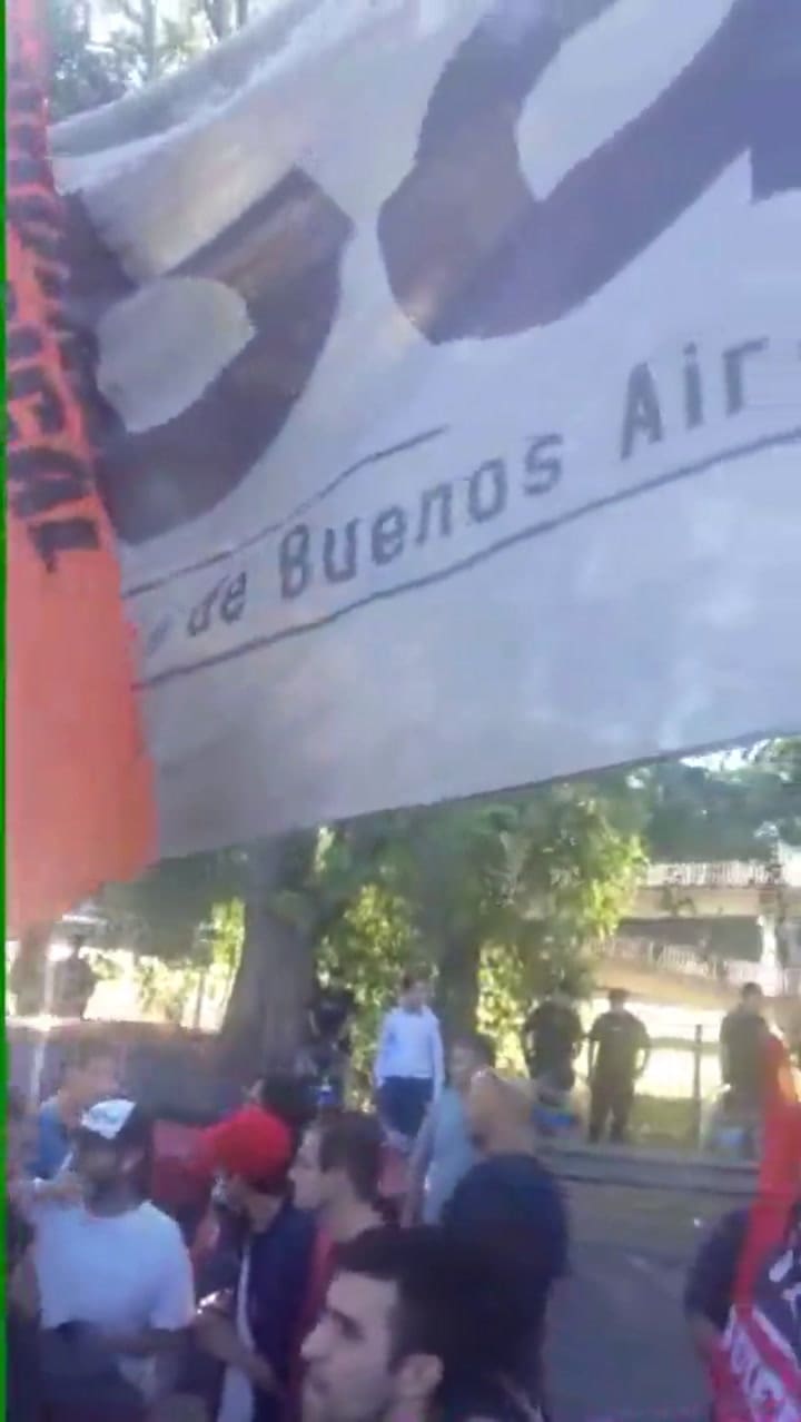 Trabajadores del INTI se concentran en la puerta del instituto