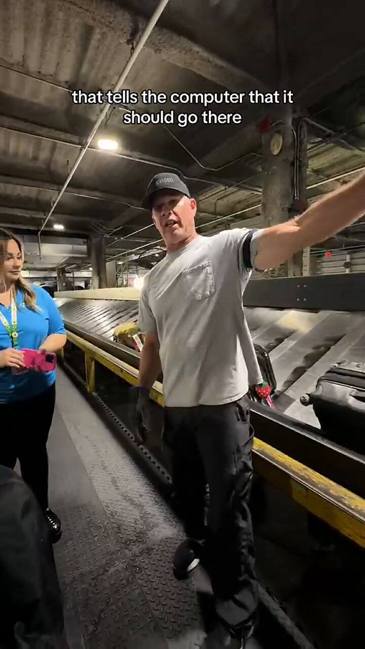 Un trabajador de aeropuerto dijo qué no hacer para evitar perder valijas