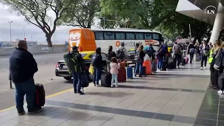 Aeroparque: conseguir un taxi, una verdadera odisea