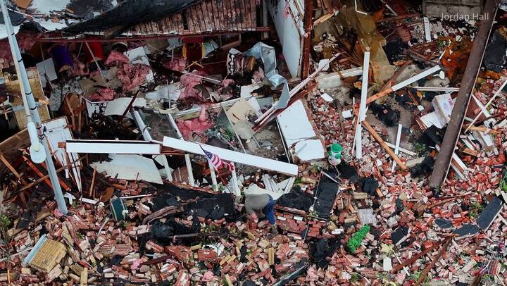Destrozos en Sulphur por tornado en Oklahoma