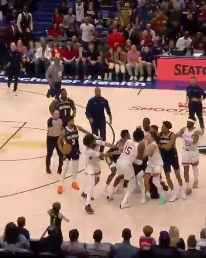 La pelea entre Alvarado y Williams en la NBA