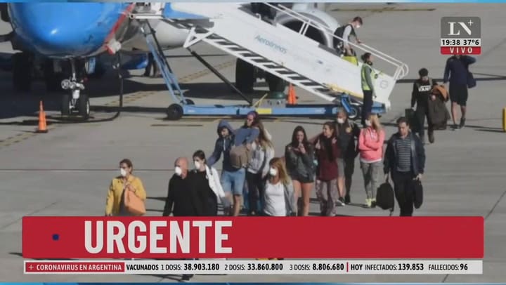 Pasajeros denunciaron robo de dinero en un vuelo de Aerolíneas