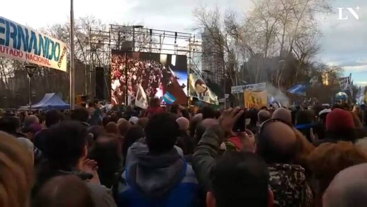 Cómo se vivió desde afuera del teatro el acto de Cristina Kirchner