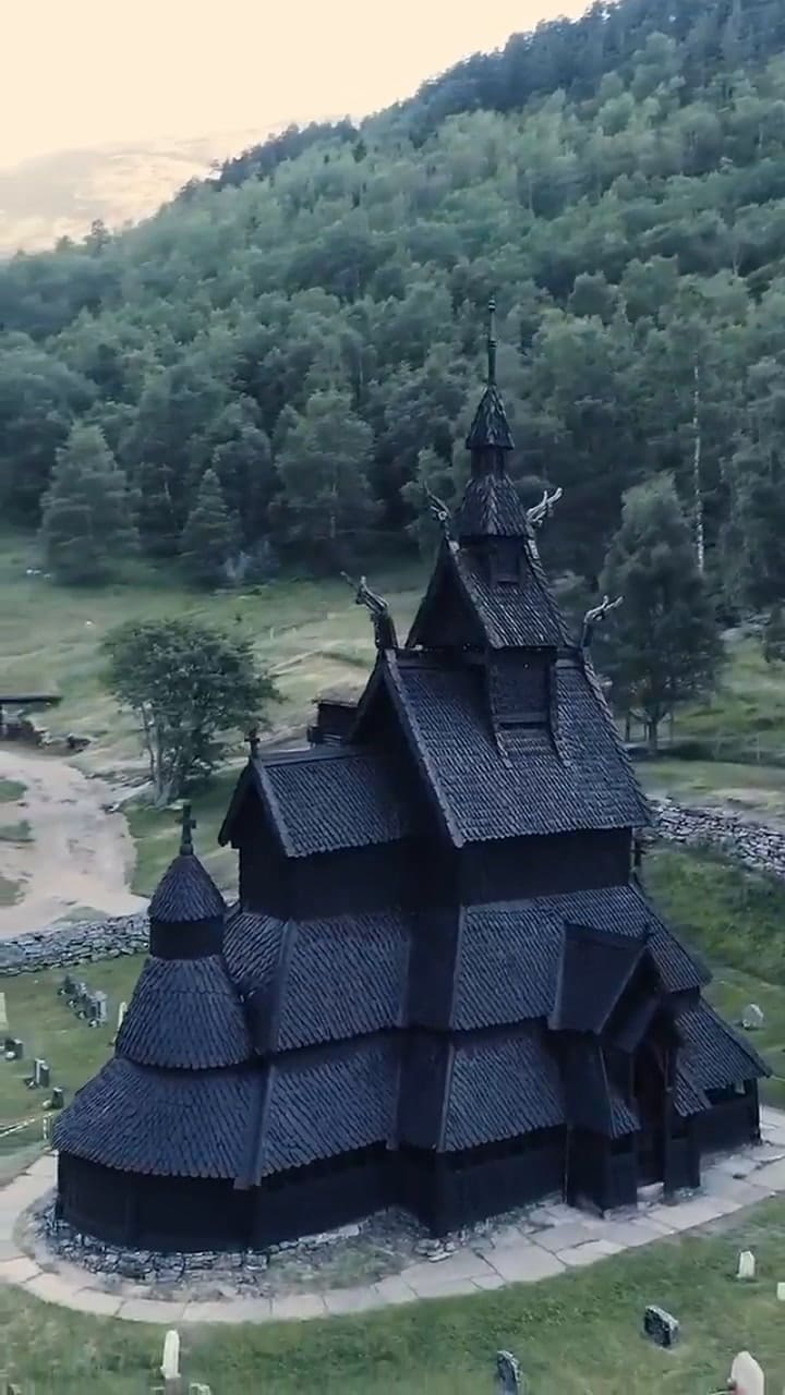 La iglesia de Borgund resiste a los crudos inviernos nevados de Noruega - Fuente: IG: xplorares