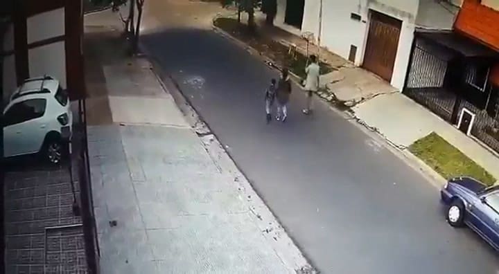 Últimos momentos antes del homicidio de una mujer en Villa Luzuriaga