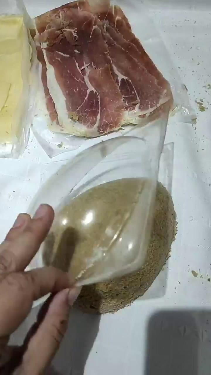 La versión de huevo de Pascua salado hecha con pan negro, crudo y quesa también fue furor