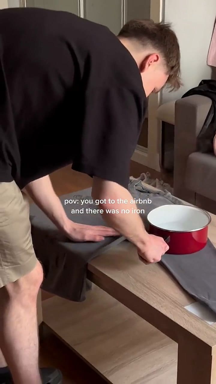 Una mujer dio un consejo de viaje para planchar la ropa al sacarla de la valija