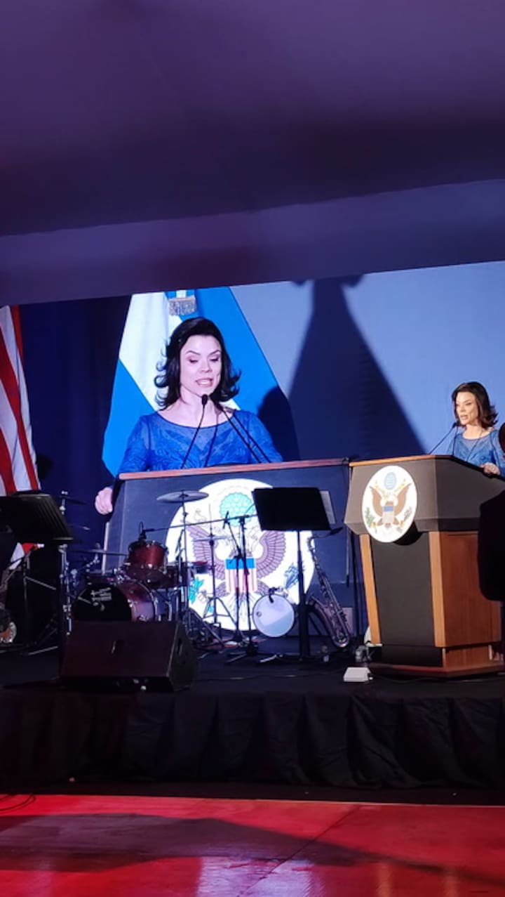 Sociales en el Día de la Independencia - Embajada de Estados Unidos