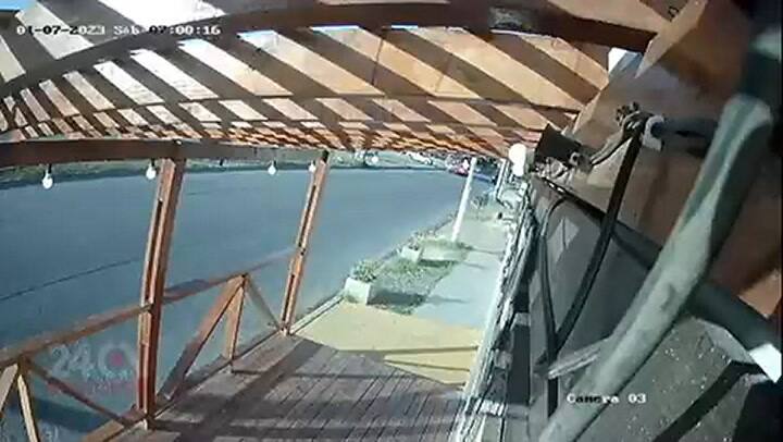 Lo chocó de atrás una automovilista y murió tras caer al asfalto