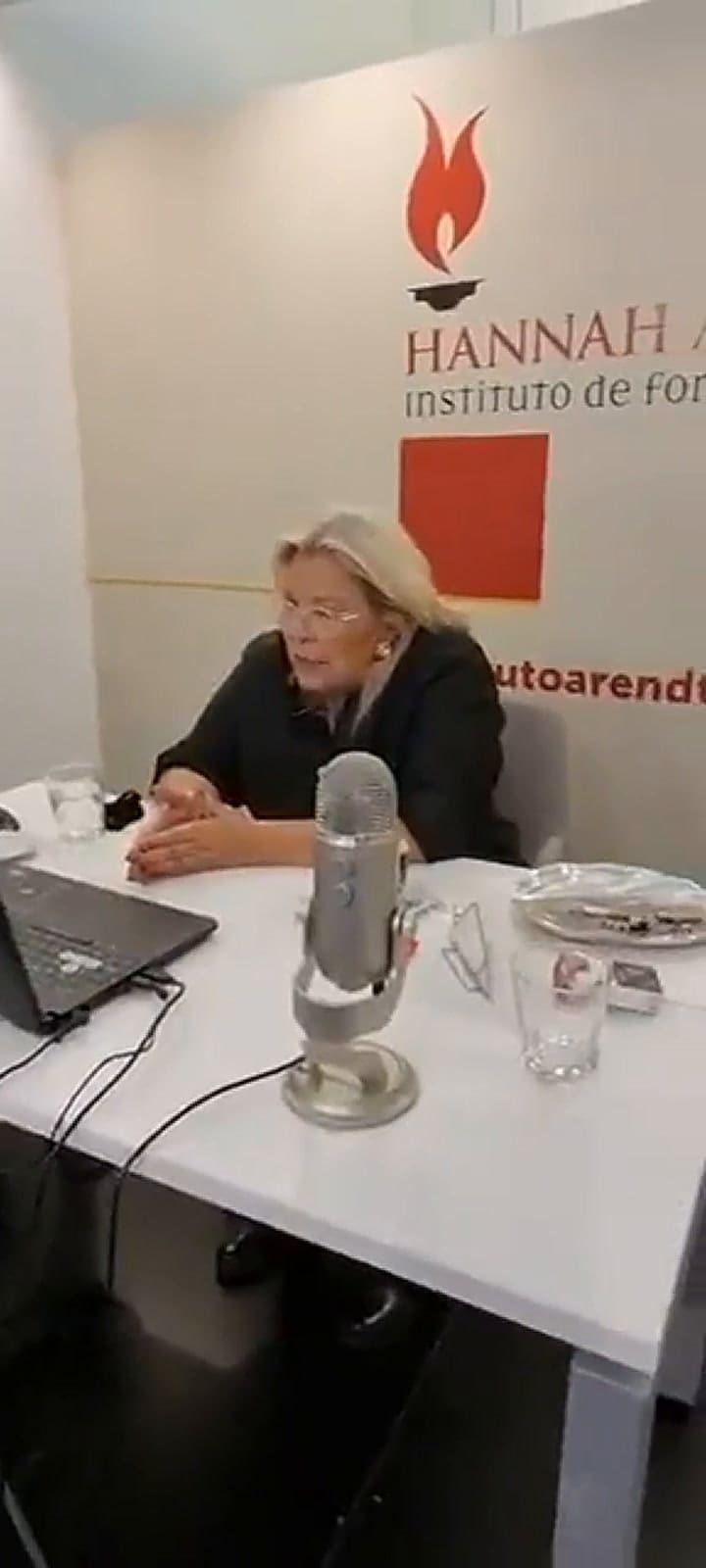 Carrió aseguró que hay dos espacios en JxC
