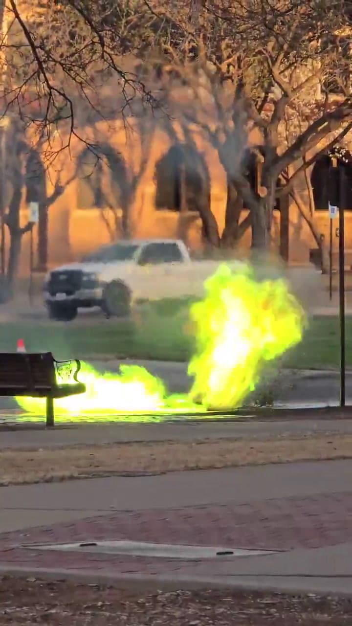 Así salió el gas verde flúor de alcantarillas de la Universidad Tecnológica de Texas