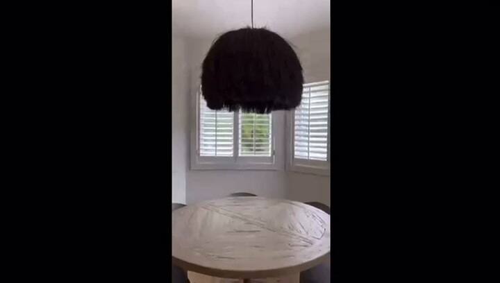 La mesa y la lámpara de la cocina de Rocío Guirao Díaz