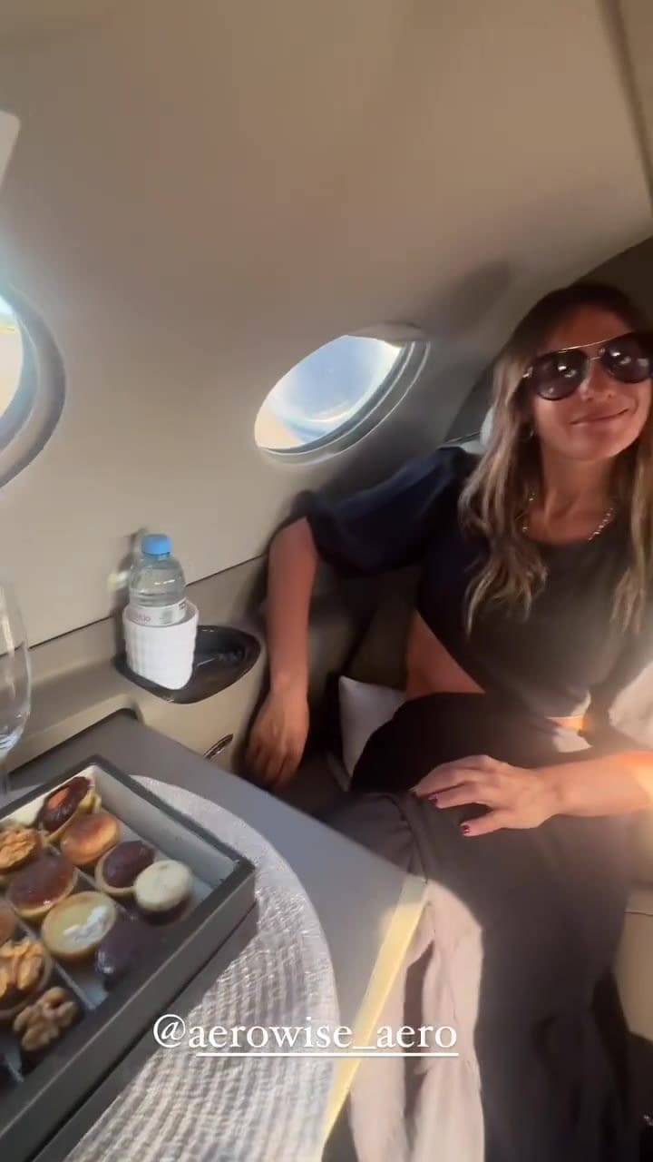 La experiencia de Pampita y su hijo Bautista en un avión privado