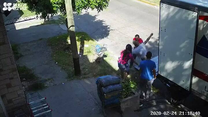 El chiste sobre el coronavirus que terminó en una violenta pelea