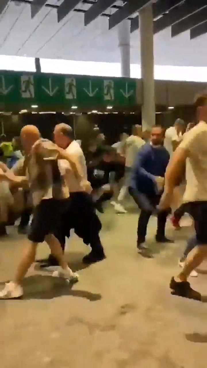 El ataque de hinchas ingleses a los italianos en Wembley